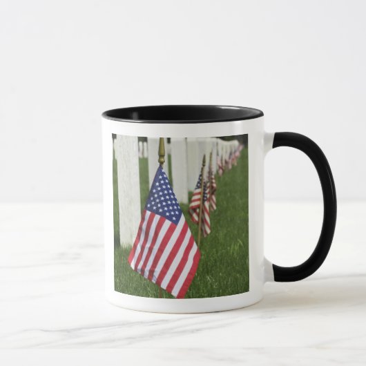 Amerikaanse vlaggen op graven van Amerikaanse vete Mok (Rechts)