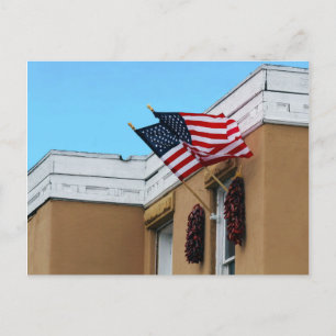 Amerikaanse vlaggen vliegen op Albuquerque Adobe Briefkaart