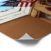 Amerikaanse vlaggen vliegen op Albuquerque Adobe Poster (Hoek)