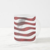 Amerikaanse vlagpatriottische onafhankelijkheidsda matglas koffiemok (Voorkant rechts)