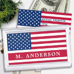 Amerikaanse vlagpatriottische sterren en stripes visitekaarthouder<br><div class="desc">American Flag Business Card Case - Amerikaanse vlag in een modern rood wit blauw ontwerp. Personaliseer met dit hoesje van het de vlagvisitekaartje van de V.S. met naam. Deze gepersonaliseerde Amerikaans visitekaartje is perfect voor militaire geschenken, pensionering of afstuderen, een vaste partij die het feest verlaat. COPYRIGHT © 2020 Judy...</div>