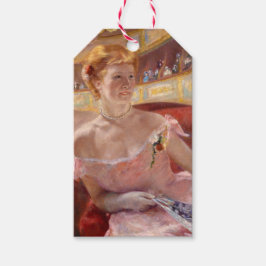 Amerikaanse vrouw met een parelachtig Ketting en e Cadeaulabel