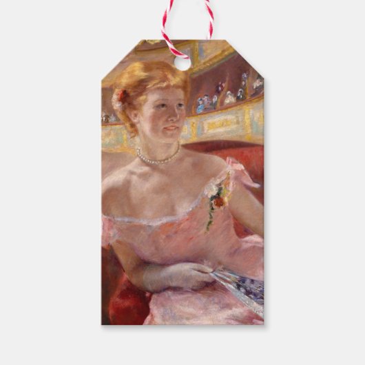 Amerikaanse vrouw met een parelachtig Ketting en e Cadeaulabel (Voorkant)