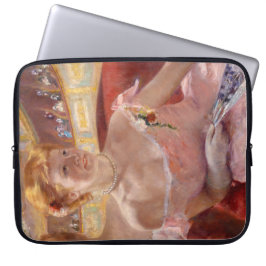 Amerikaanse vrouw met een parelachtig Ketting en e Laptop Sleeve