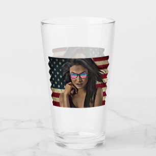Amerikaanse vrouw verontrust Amerikaanse vlag Glas