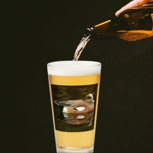 Amerikaanse Wigeon Duck op vijver Glas