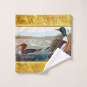 Amerikaanse wilde eenden in een rivier die zwemt bad handdoek (Wasdoekje)