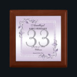 Amethyst Gem & Glitter 33rd Wedding Jubileum Cadeaudoosje<br><div class="desc">Glamoureus en elegant poot Amethyst 33rd Wedding Jubileum cadeau box/keepomwille box met stijlvolle, amethyst gem stone jewels hoekdecoraties en bijbehorend gekleurd glitter border lijst gedrukt op een amethyst achtergrond. Een romantisch ontwerp voor je viering. Alle tekst-, lettertype- en lettertypekleur kan volledig worden aangepast om aan uw vereisten te voldoen. Als...</div>