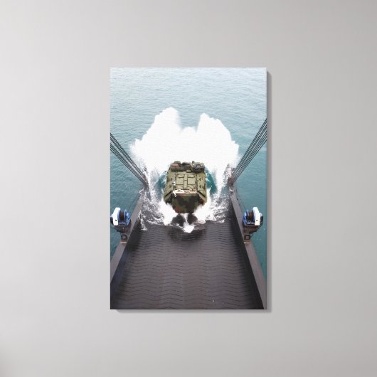 Amfibische aanvalsvoertuigen lossen uit de USNS Canvas Afdruk (Voorkant)