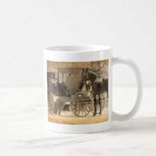 Amish brengt 'n nieuw paard naar huis. koffiemok