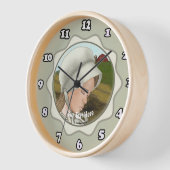 Amish Girl Wearing Bonnet  Ronde Klok (Hoek)