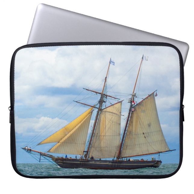 Amistad under Sail Laptop Sleeve (Voorkant)