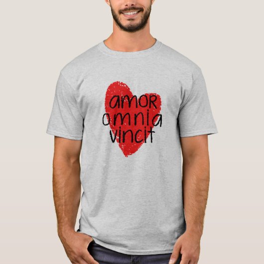 Amor Omnia Vincit (liefdesveroveraars allemaal) T- T-shirt (Voorkant)