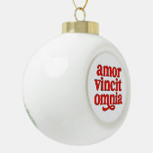 Amor vincit omnia keramische bal ornament (Links)