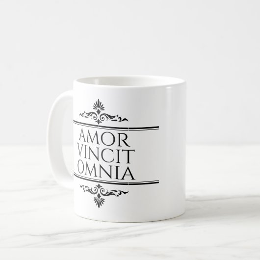 Amor Vincit Omnia Koffiemok (Voorkant links)