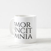 Amor Vincit Omnia Koffiemok (Voorkant links)