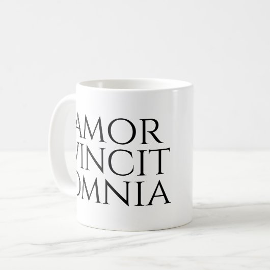Amor Vincit Omnia Koffiemok (Voorkant links)