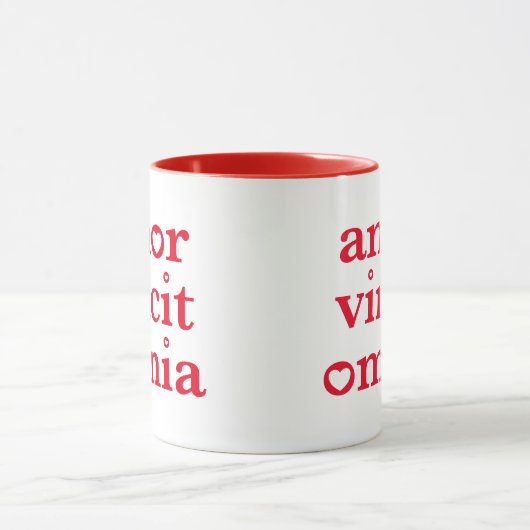 Amor Vincit Omnia- Latijn Quote Mok (Midden)