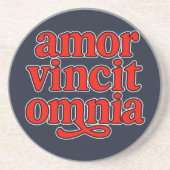 Amor vincit omnia zandsteen onderzetter (Voorkant)