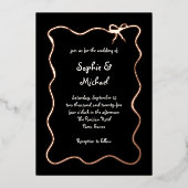 Amour Black | Franse strik bruiloft Roos goud Folie Uitnodiging (Voorkant)
