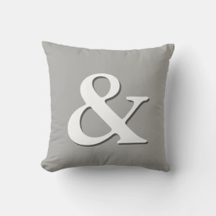 ampersand pillow grijs en wit modern kussen