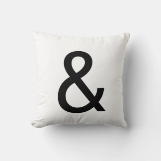 Ampersand vetgedrukte tekst in zwart-wit kussen