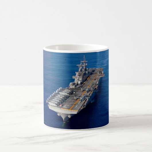 AMPHIBIOUS ASSAULT SHIP - LHD-3-Mok Koffiemok (Center)
