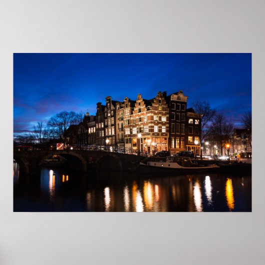 Amsterdam grachtenhuizen 's nachts poster (Voorkant)