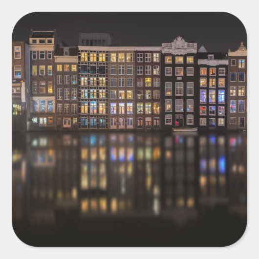 Amsterdam huizen met kleurrijke lichten 's nachts vierkante sticker (Voorkant)