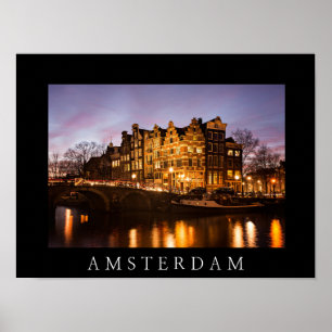 Amsterdam kanaalhuizen in het zwarte poster in de
