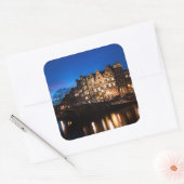 Amsterdam kanaalhuizen 's nachts vierkante sticker (Envelop)