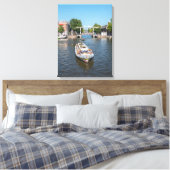 Amsterdamse sightseeing boot uitzicht canvas print (Insitu (Slaapkamer))