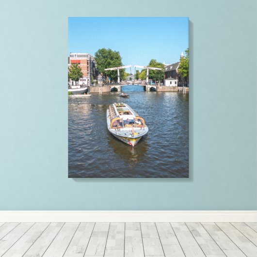 Amsterdamse sightseeing boot uitzicht canvas print (Insitu (Houten vloer))