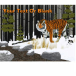 Amur (Siberië) tijger Fotobeeldje Magneet<br><div class="desc">Er komt een tijger uit het bos en nadert een beek. Voeg je eigen tekst toe. Het grootste deel van de tijgerondersoort, de Amur, of de Siberiër, de Tiger is zeer bedreigd. Ze zijn te vinden in het gebied rond de Amur aan de grens van China en Rusland. In Noord-Korea...</div>