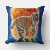 Amur Tiger Cub & Moon Wildlife Fantasy Art Kussen (Voorkant)