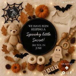 An adorable cozy fall pregnancy announcement  kaart