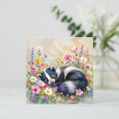 An Adorable Skunk Napping in Flowers (Staand voorkant)