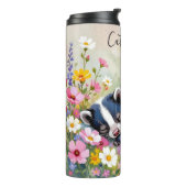 An Adorable Skunk Napping in Flowers Personalized Thermosbeker (Gedraaid links)