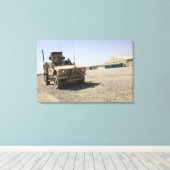 An Oshkosh M-ATV 2 Canvas Afdruk (Insitu (Houten vloer))