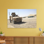 An Oshkosh M-ATV 2 Canvas Afdruk (Insitu (Woonkamer))