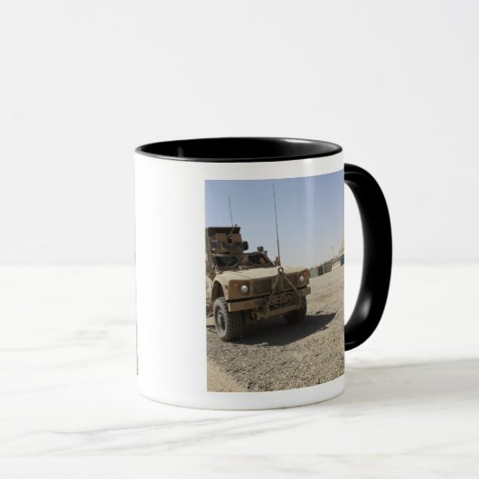 An Oshkosh M-ATV 2 Mok (Voorkant rechts)