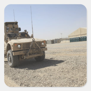 An Oshkosh M-ATV 2 Vierkante Sticker