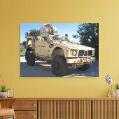 An Oshkosh M-ATV Canvas Afdruk (Insitu (Woonkamer))