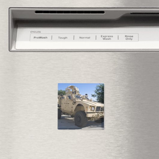 An Oshkosh M-ATV Magneet (Insitu (Vaatwasser))