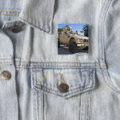 An Oshkosh M-ATV Vierkante Button 5,1 Cm (In situ)