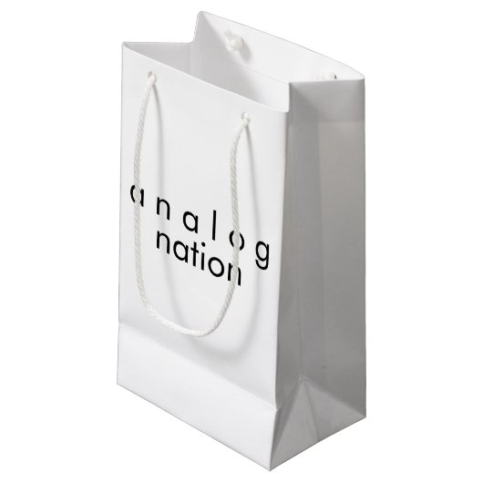 Analog Nation Wit Klein Cadeauzakje (Voorkant Gekanteld)