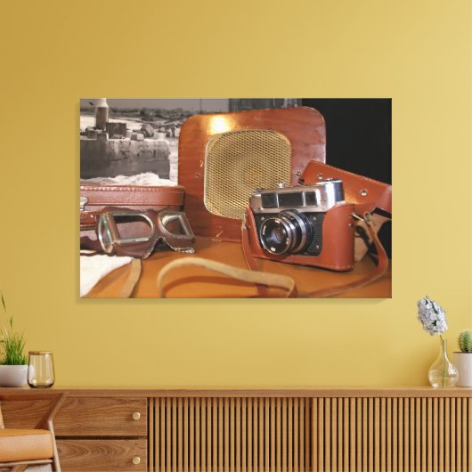 analoge camera in leder bruin hoesje canvas afdruk (Insitu (Woonkamer))