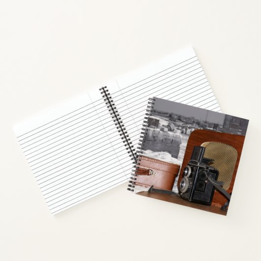 analoge camera-recorder en retro-radio notitieboek (Binnen)