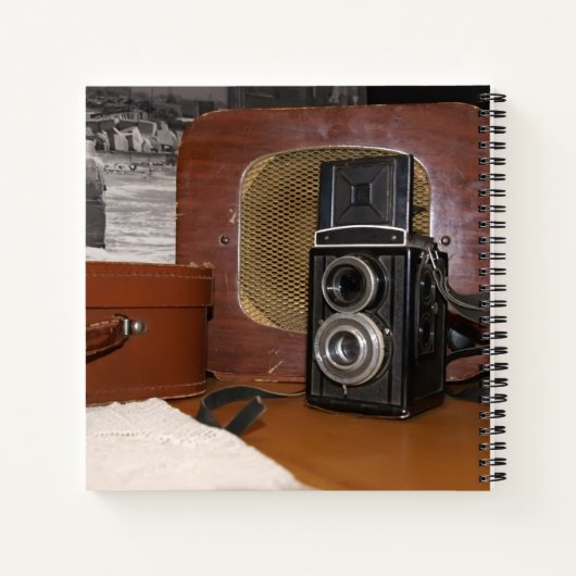 analoge camera-recorder en retro-radio notitieboek (Achterkant)