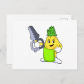 Ananas als kapper met schaar en scheermes briefkaart (Voorkant / Achterkant)